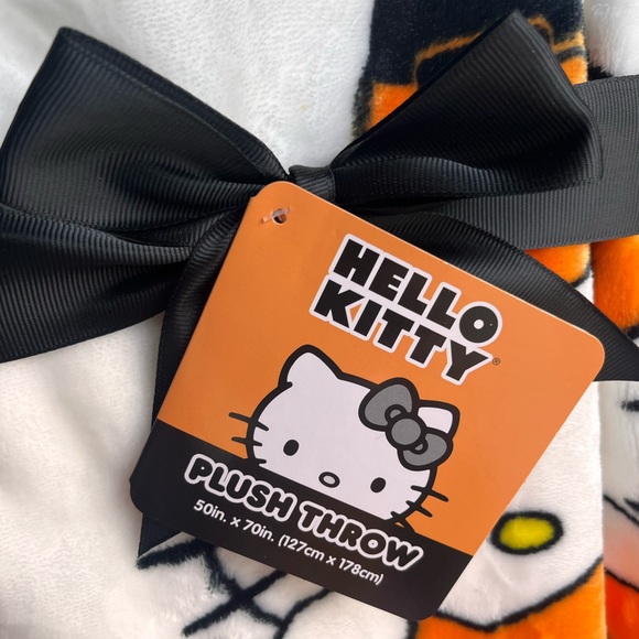 Hello Kitty Sanrio halloween plush throw blanket, new with tags!!! - Picture 4 of 4